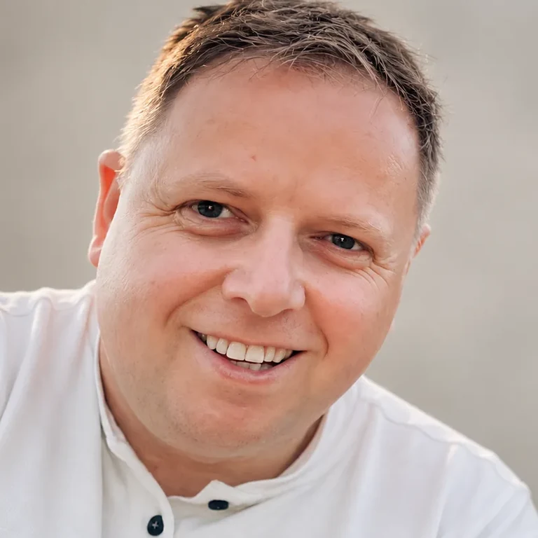Francis Howard QFA RPA SIA, founder of BrokerDesk